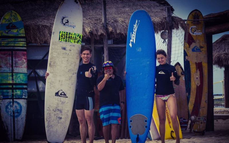 Lerne Wellenreiten auf Cozumel: Surfen